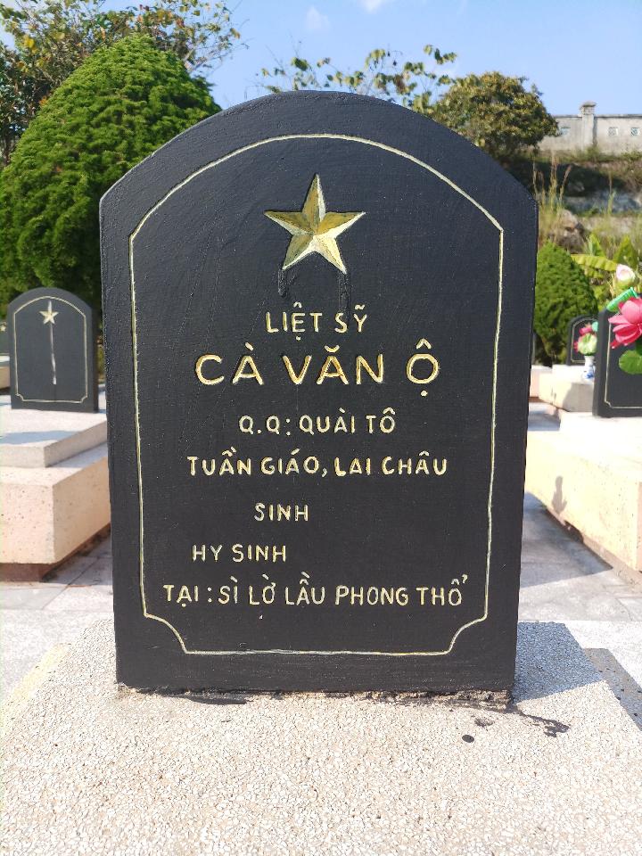Ảnh mộ liệt sĩ Cà Văn Ộ
