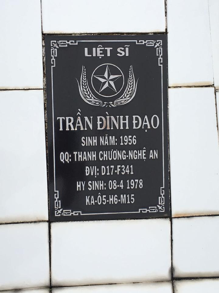 Ảnh mộ liệt sĩ Trần Đình Đạo