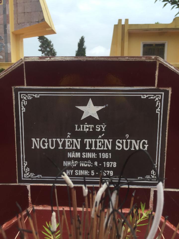 Ảnh mộ liệt sĩ Nguyễn Tiến Sủng