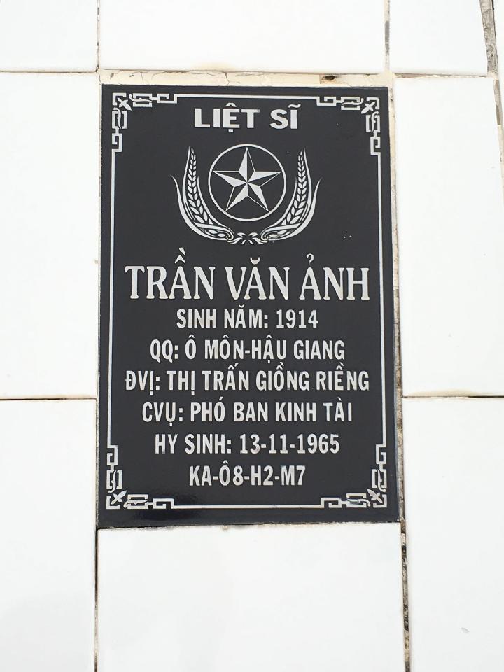Ảnh mộ liệt sĩ Trần Văn Ảnh