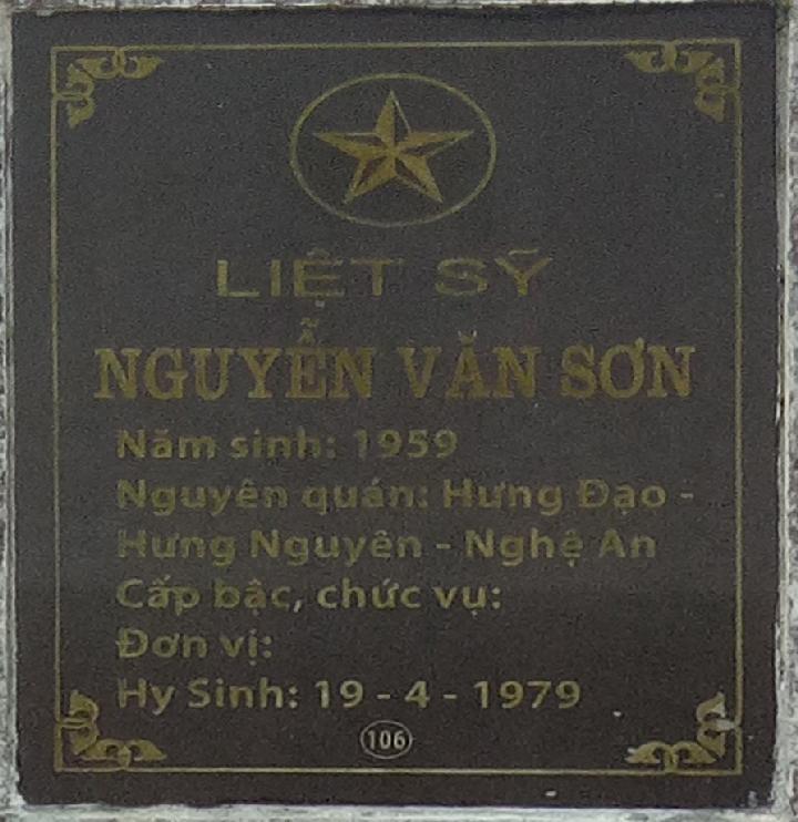 Ảnh mộ liệt sĩ Nguyễn Văn Sơn