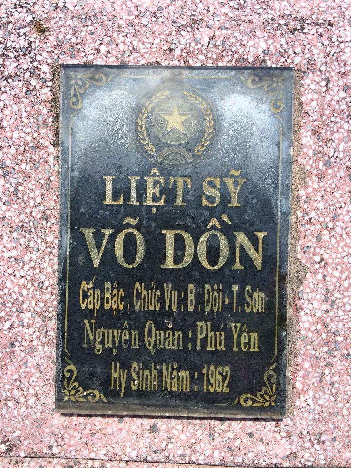 Ảnh mộ liệt sĩ Võ Dồn