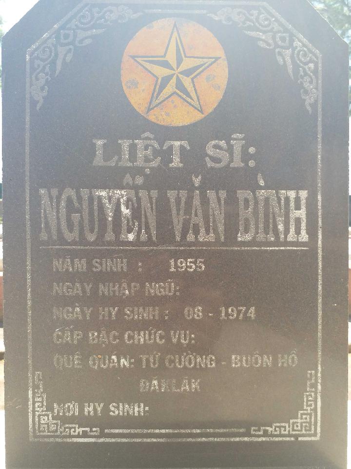 Ảnh mộ liệt sĩ Nguyễn Văn Bình
