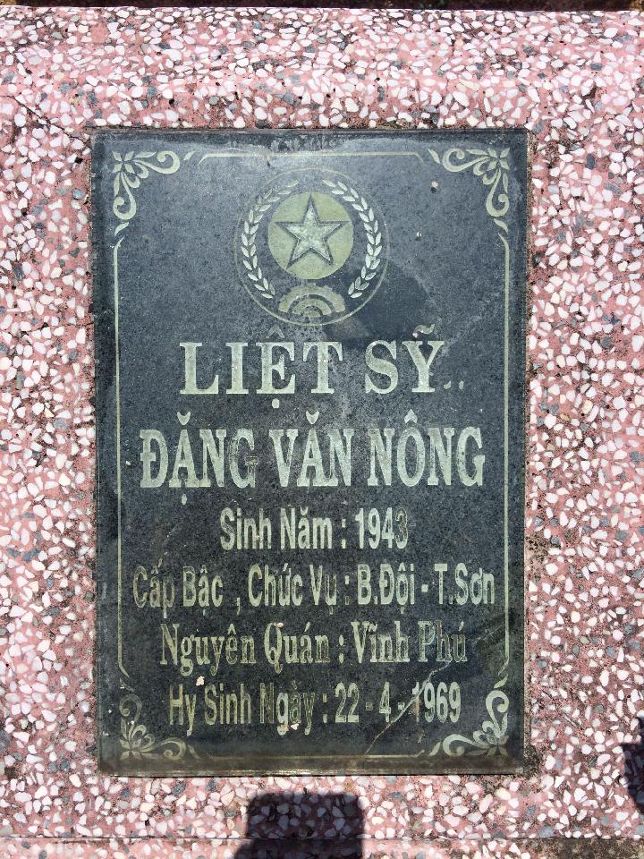 Ảnh mộ liệt sĩ Đặng Văn Nông