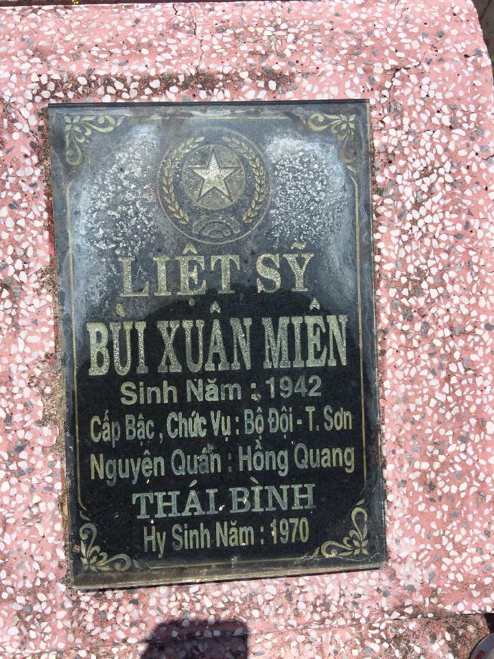 Ảnh mộ liệt sĩ Bùi Xuân Miên