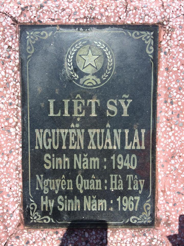 Ảnh mộ liệt sĩ Nguyễn Xuân Lai