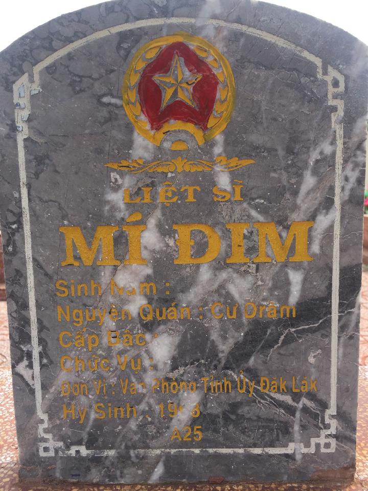 Ảnh mộ liệt sĩ Mí Đim