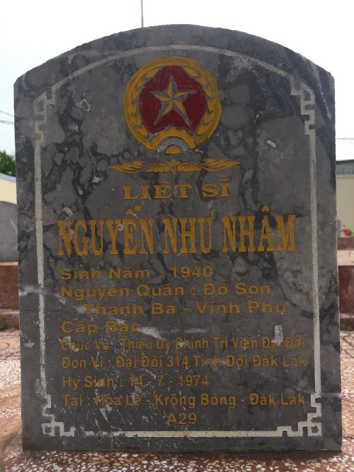 Ảnh mộ liệt sĩ Nguyễn Như Nhâm