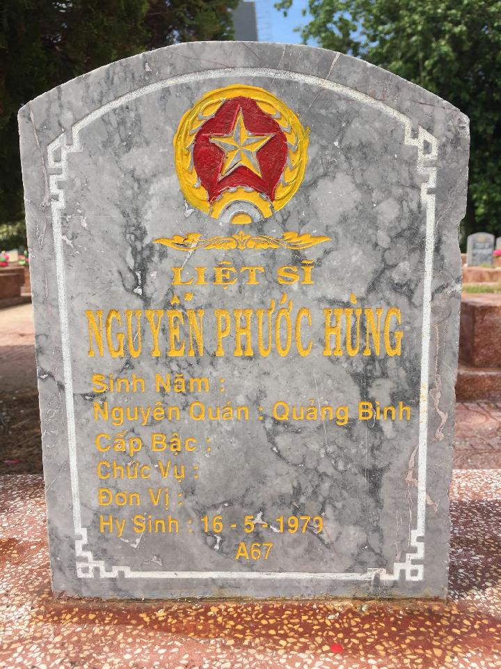 Ảnh mộ liệt sĩ Nguyễn Phước Hùng