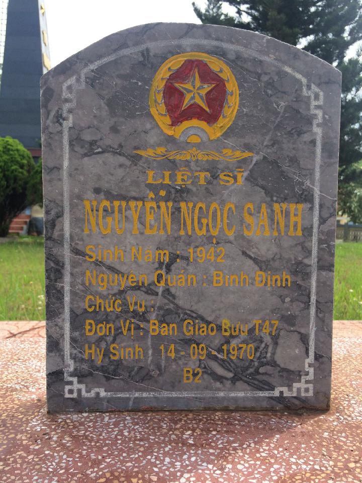 Ảnh mộ liệt sĩ Nguyễn Ngọc Sanh