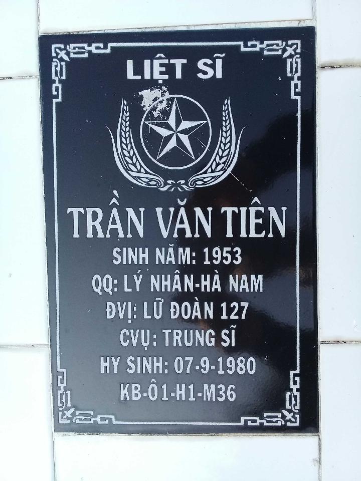 Ảnh mộ liệt sĩ Trần Văn Tiên