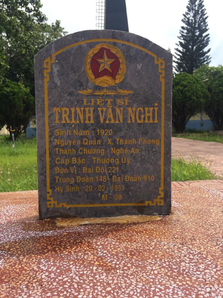 Ảnh mộ liệt sĩ Nguyễn Văn Nghĩ