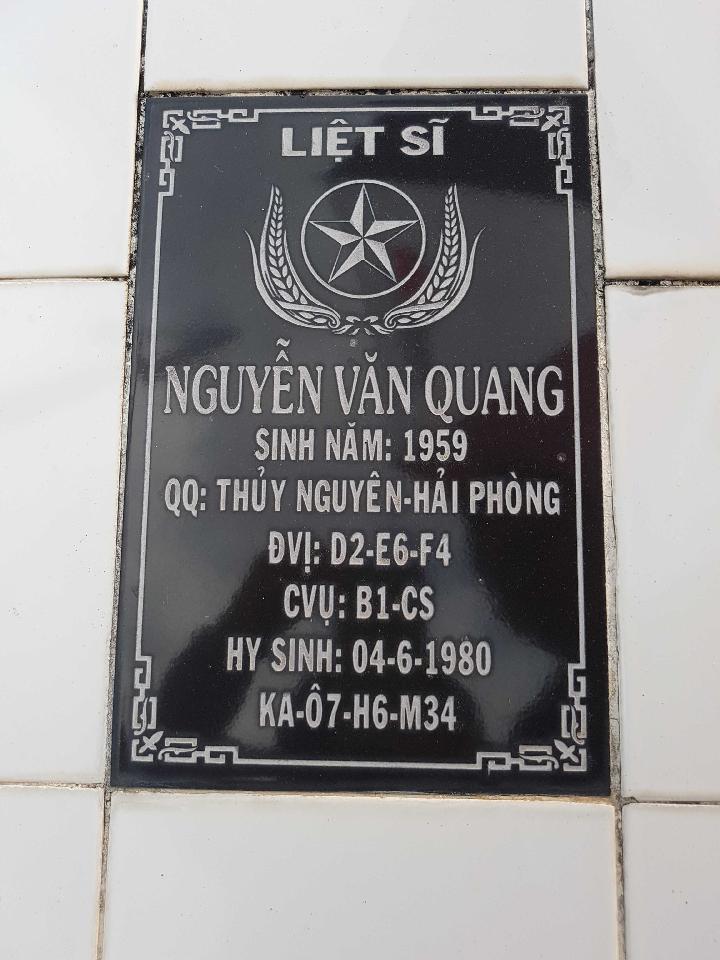 Ảnh mộ liệt sĩ Nguyễn Văn Quang