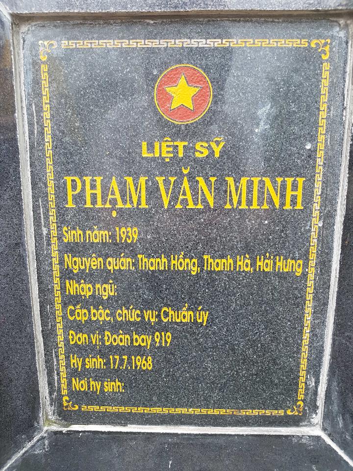 Ảnh mộ liệt sĩ Phạm Văn Minh