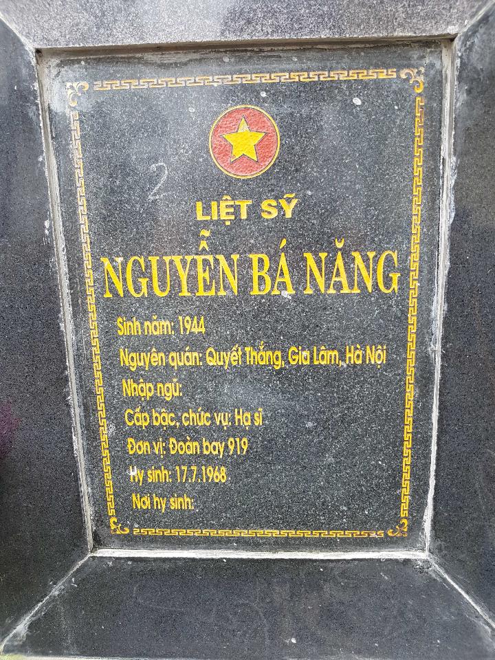 Ảnh mộ liệt sĩ Nguyễn Bá Năng