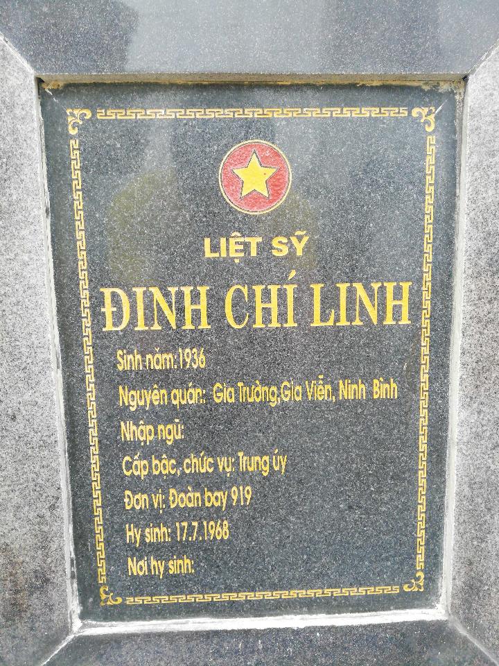 Ảnh mộ liệt sĩ Đinh Chí Linh