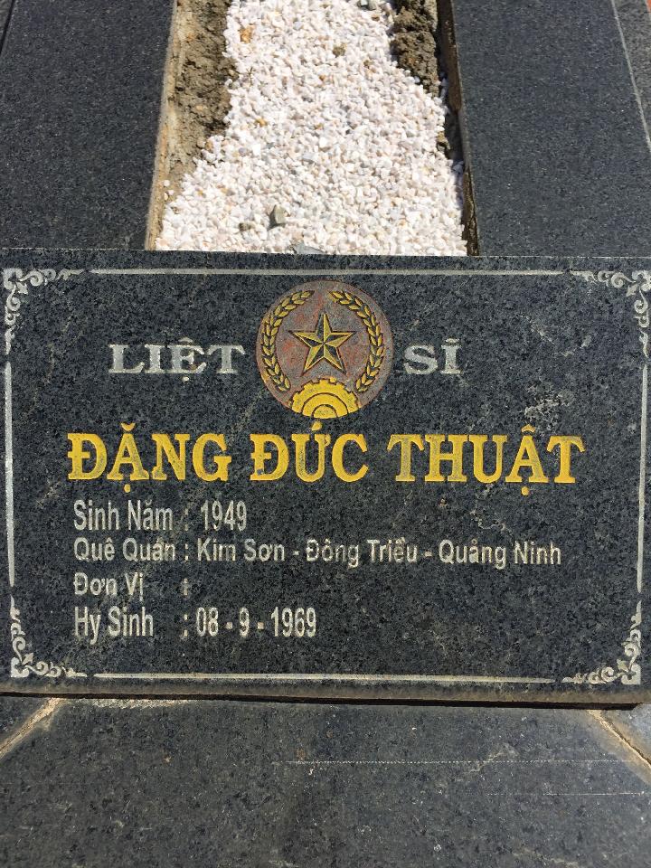 Ảnh mộ liệt sĩ Đặng Đức Thuật