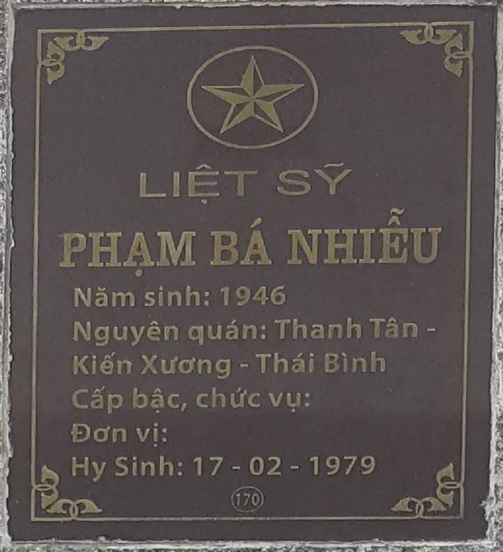 Ảnh mộ liệt sĩ Phạm Bá Nhiễu