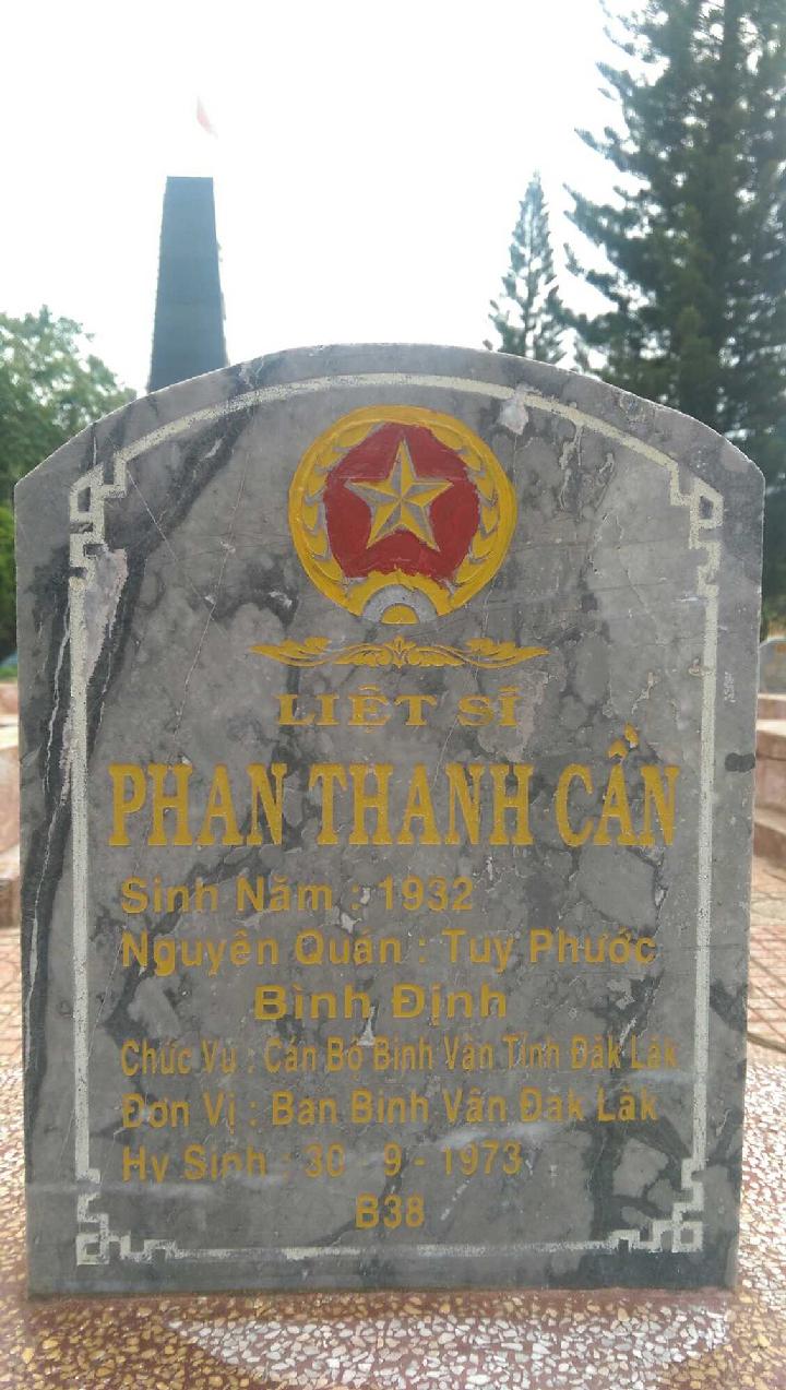Ảnh mộ liệt sĩ Phan Thanh Cần