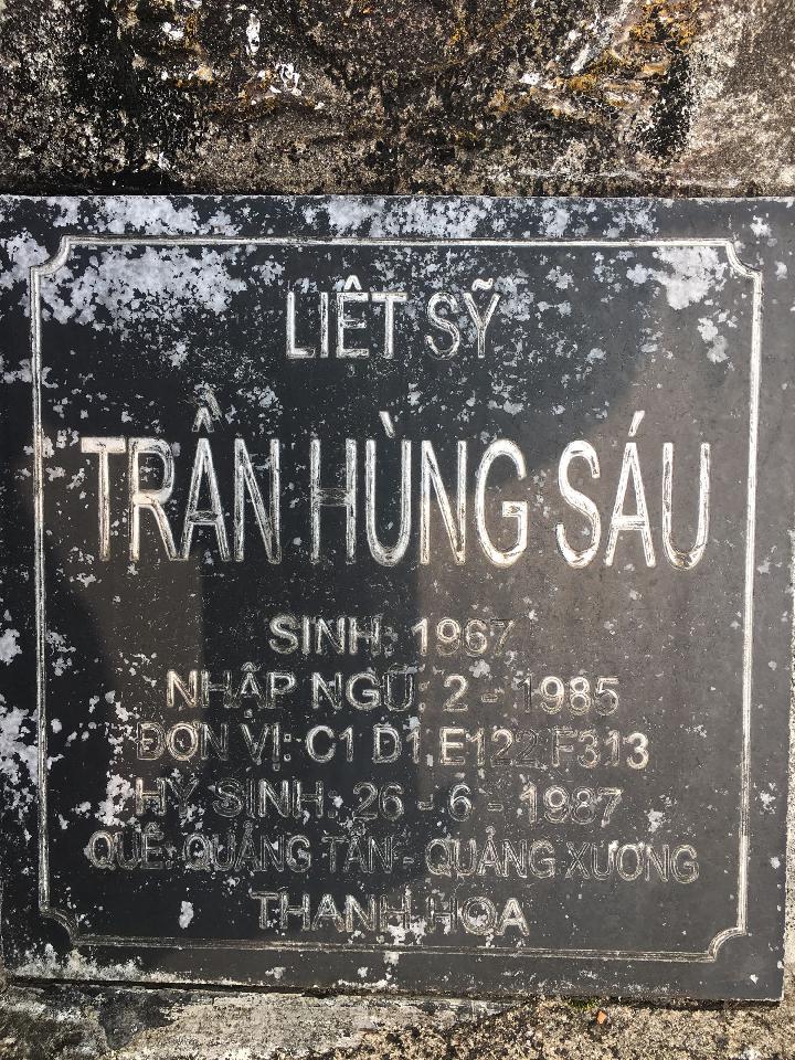 Ảnh mộ liệt sĩ Trần Hùng Sáu
