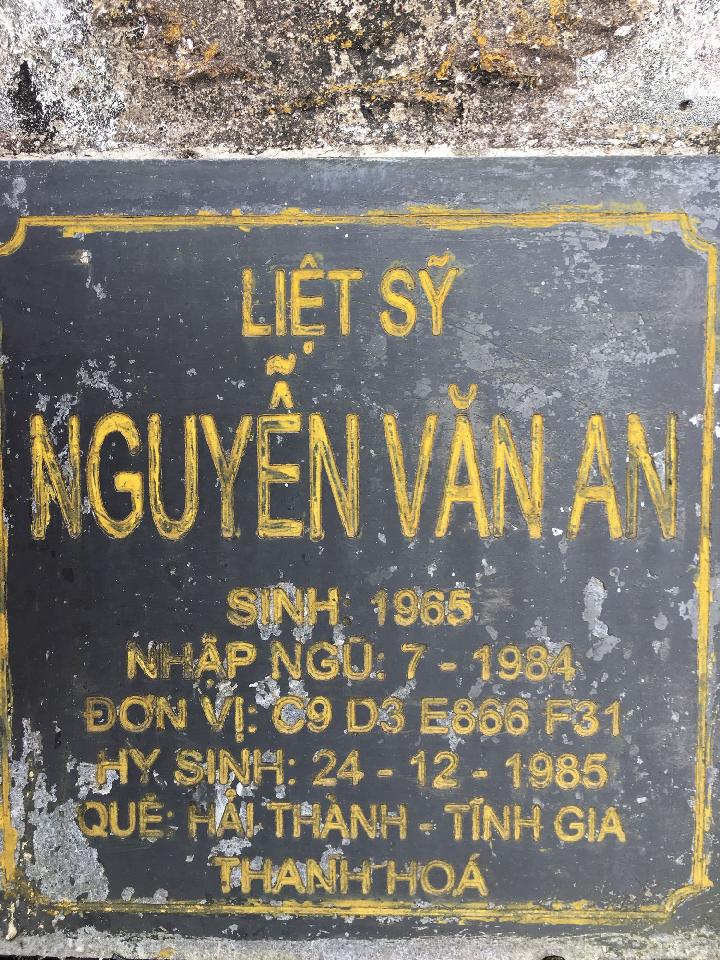 Ảnh mộ liệt sĩ Nguyễn Văn An