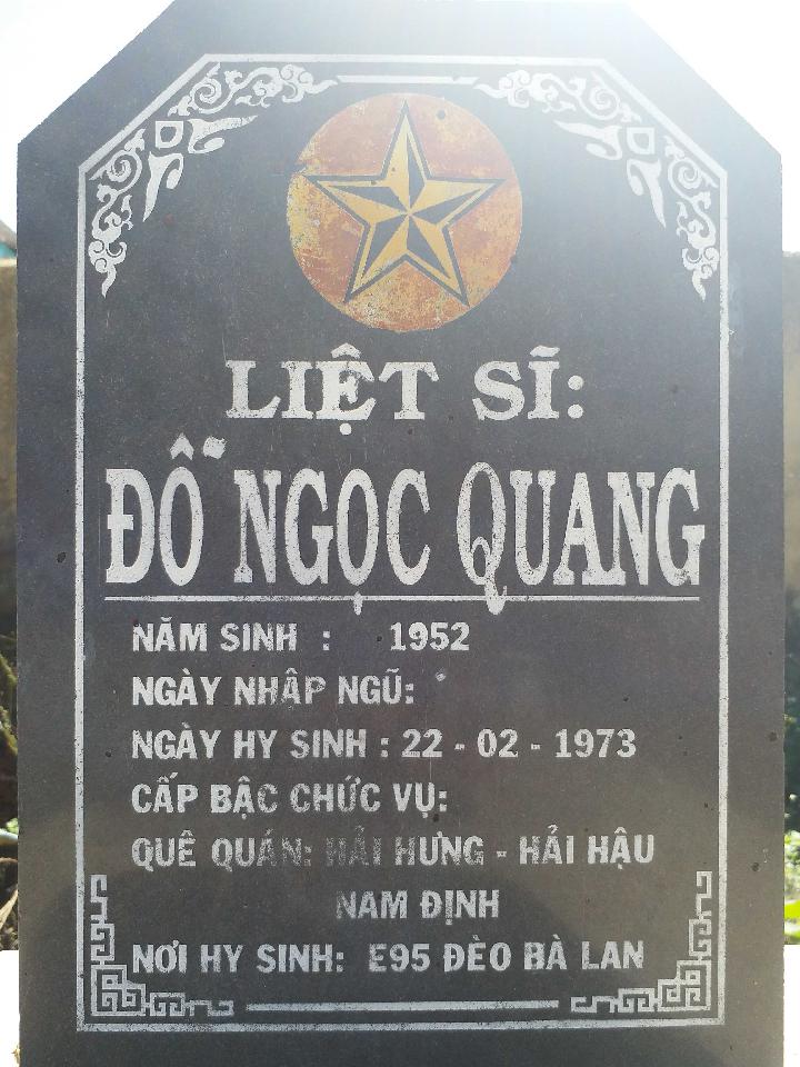 Ảnh mộ liệt sĩ Đỗ Ngọc Quang