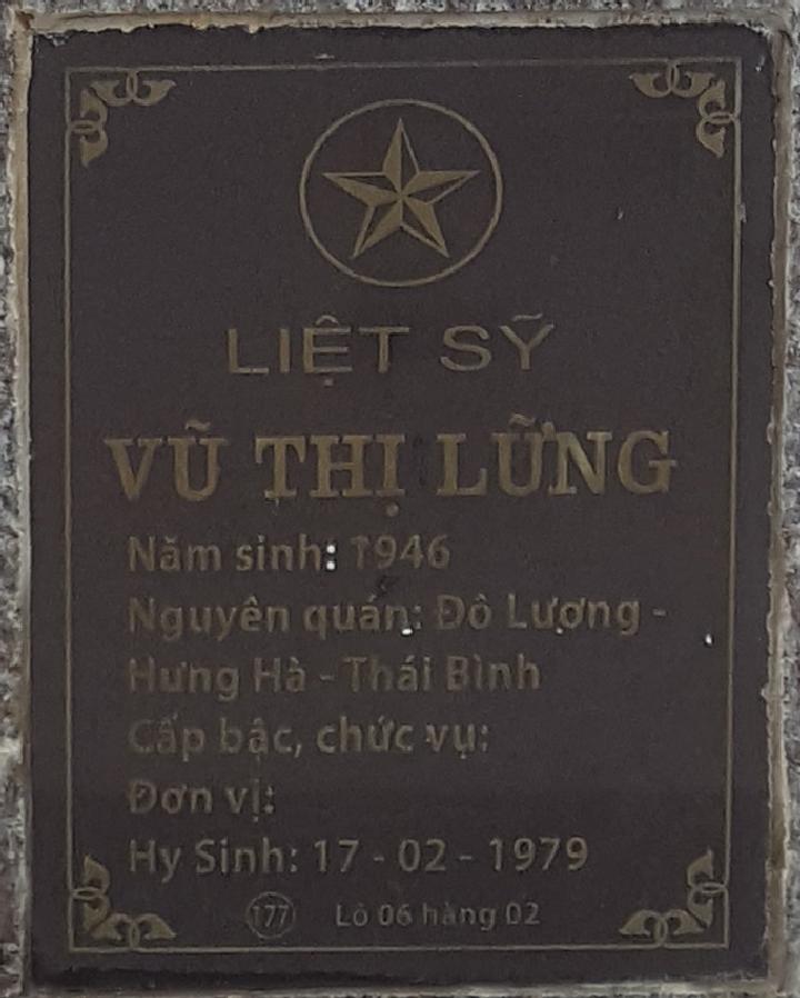 Ảnh mộ liệt sĩ Vũ Thị Lững