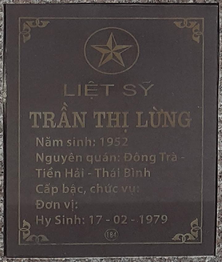Ảnh mộ liệt sĩ Trần Thị Lừng