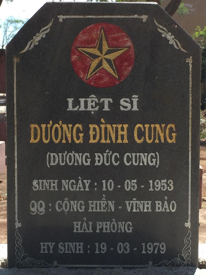 Ảnh mộ liệt sĩ Dương Đình Cung (Dương Đức Cung)