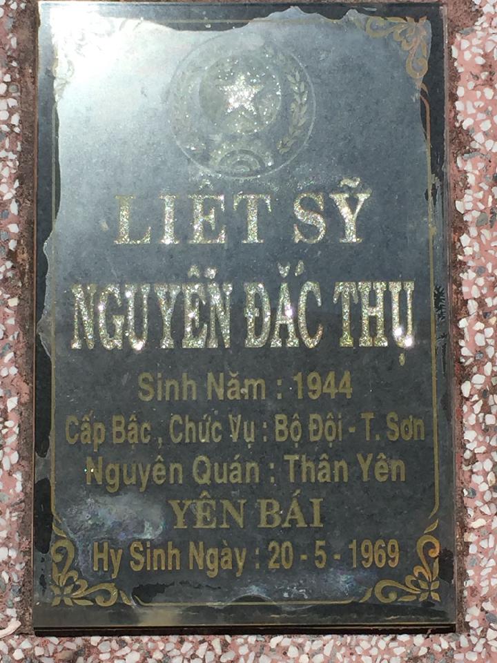 Ảnh mộ liệt sĩ Nguyễn Đắc Thụ