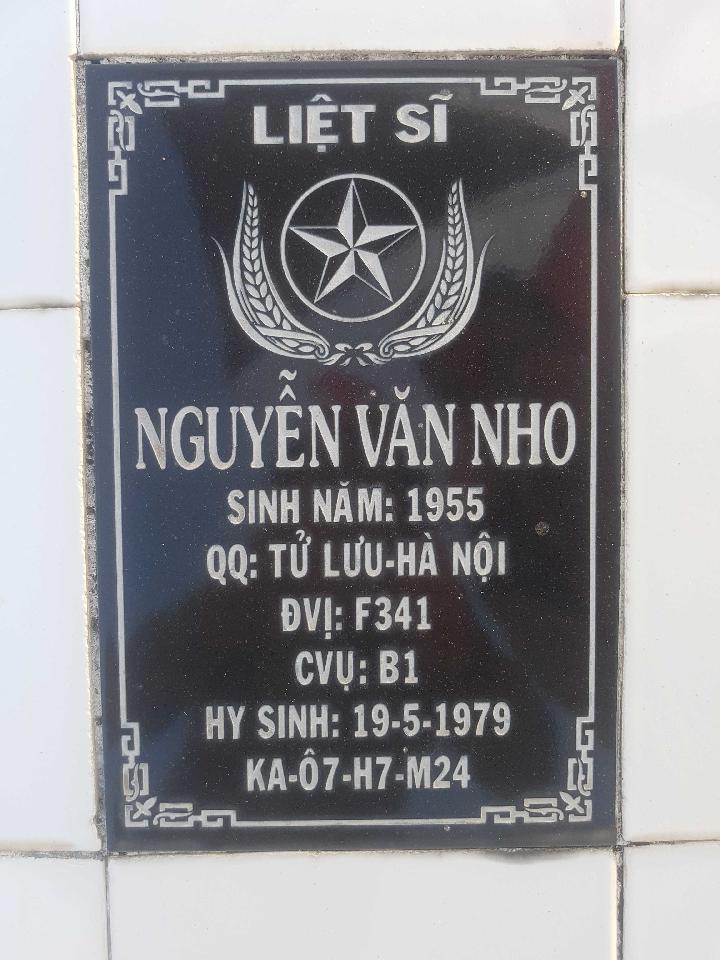 Ảnh mộ liệt sĩ Nguyễn Văn Nho