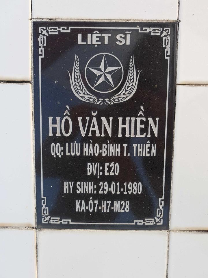 Ảnh mộ liệt sĩ Hồ Văn Hiền