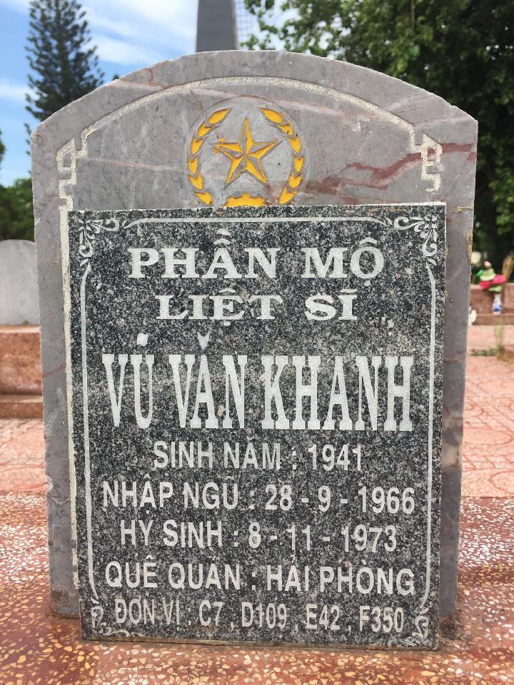 Ảnh mộ liệt sĩ Vũ Văn Khanh