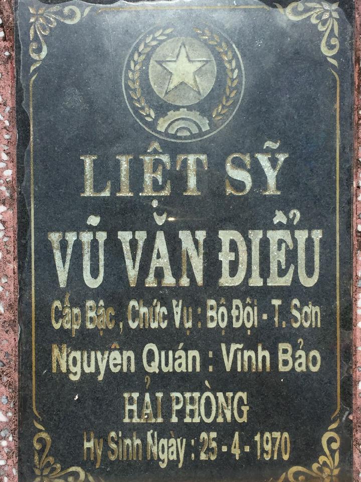 Ảnh mộ liệt sĩ Vũ Văn Điểu