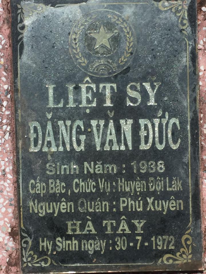 Ảnh mộ liệt sĩ Đặng Văn Đức