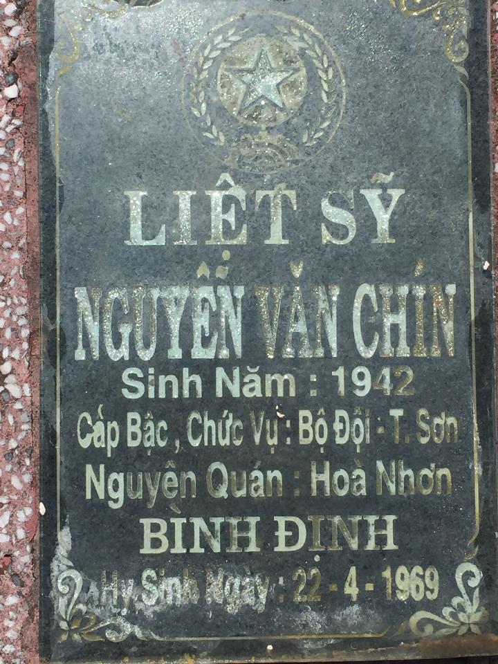 Ảnh mộ liệt sĩ Nguyễn Văn Chín