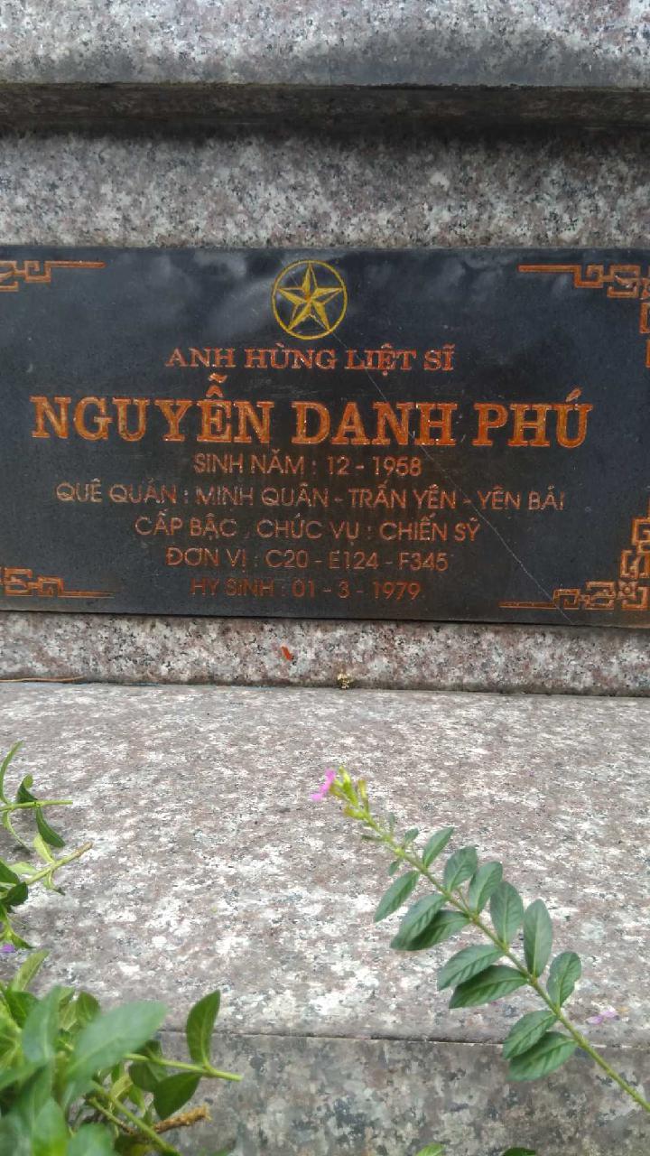 Ảnh mộ liệt sĩ nguyễn Danh PHú
