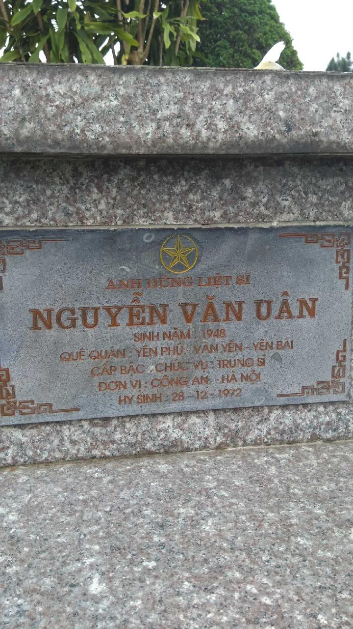 Ảnh mộ liệt sĩ Nguyễn Văn Uân