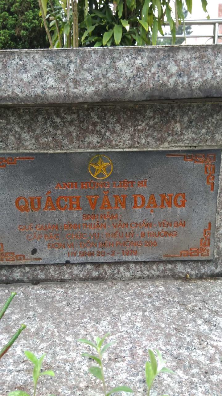 Ảnh mộ liệt sĩ Quách Văn Dạng