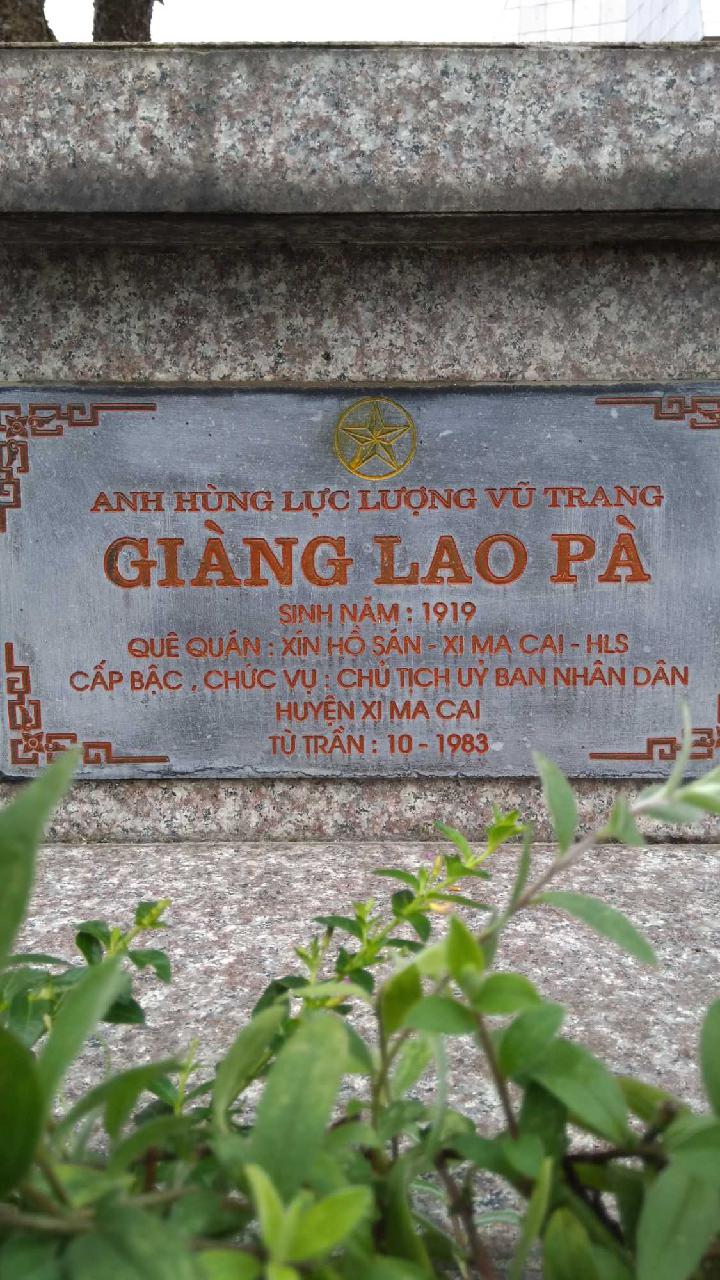 Ảnh mộ liệt sĩ Giàng Lao Pà