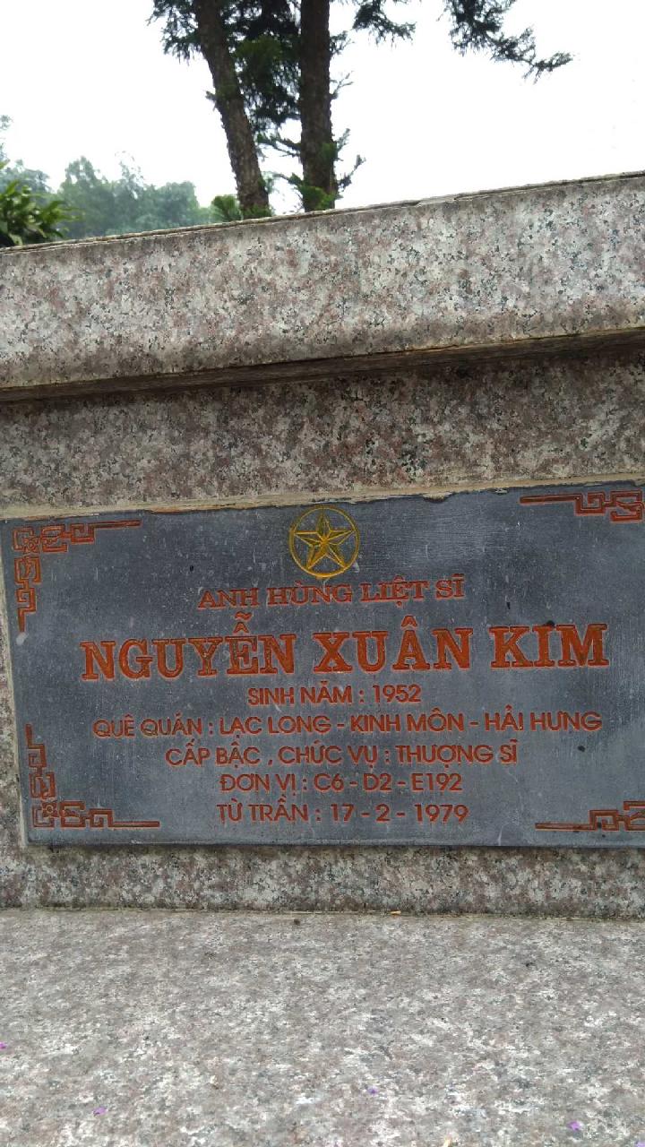 Ảnh mộ liệt sĩ Nguyễn Xuân Kim