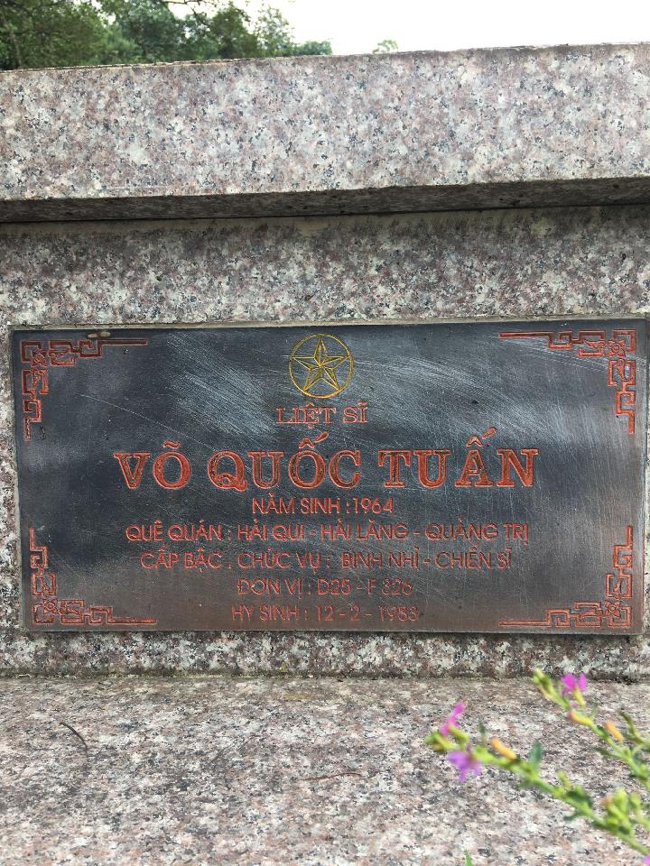 Ảnh mộ liệt sĩ Võ quốc Tuấn
