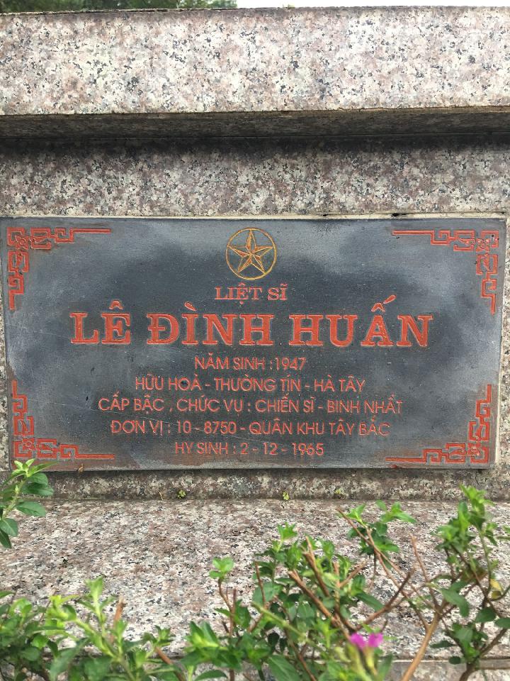 Ảnh mộ liệt sĩ lê Đình Huấn