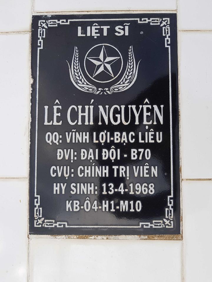 Ảnh mộ liệt sĩ Lê Chí Nguyện