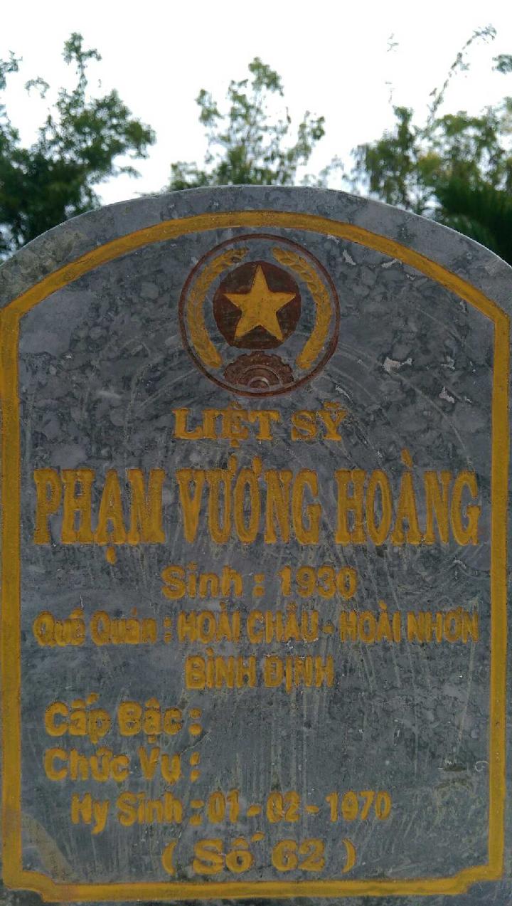 Ảnh mộ liệt sĩ Phạm Vương Hoàng