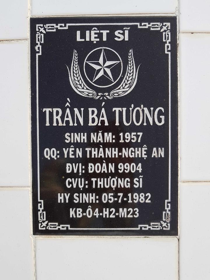 Ảnh mộ liệt sĩ Trần Bá Tương