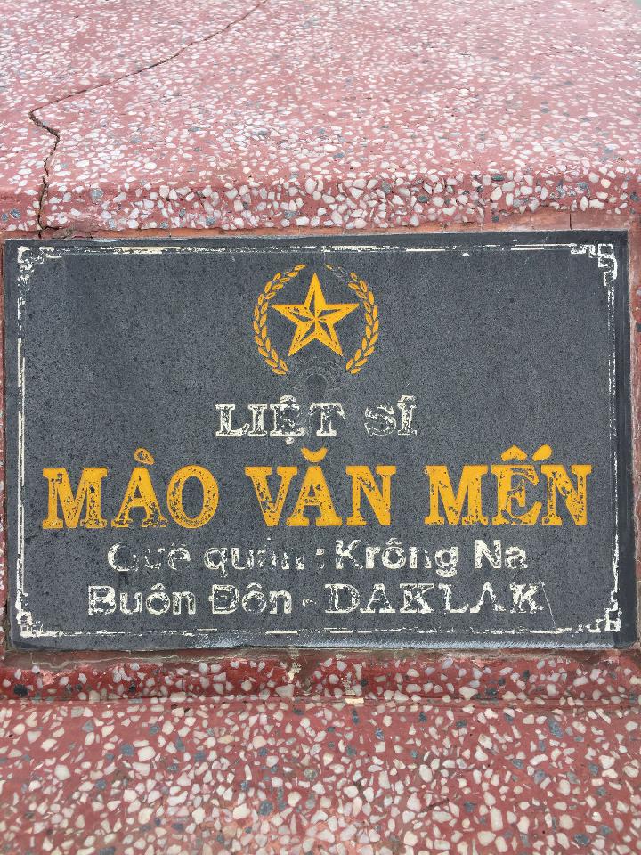 Ảnh mộ liệt sĩ Mào Văn Mến