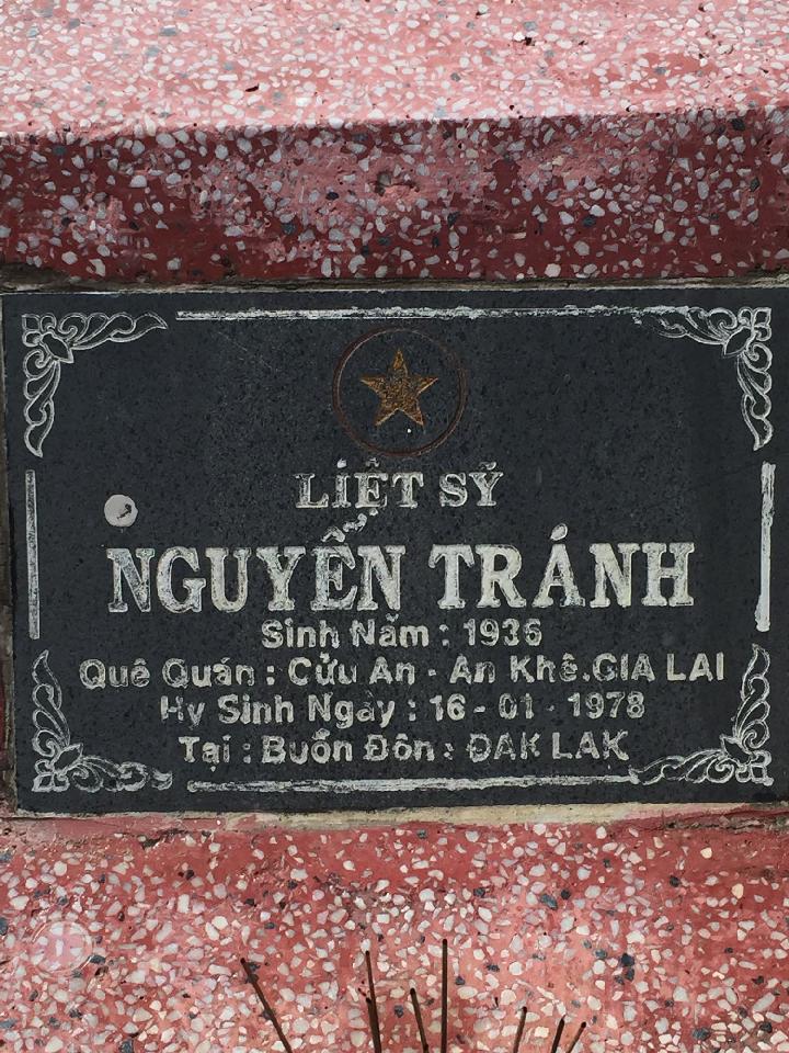 Ảnh mộ liệt sĩ Nguyễn Tránh
