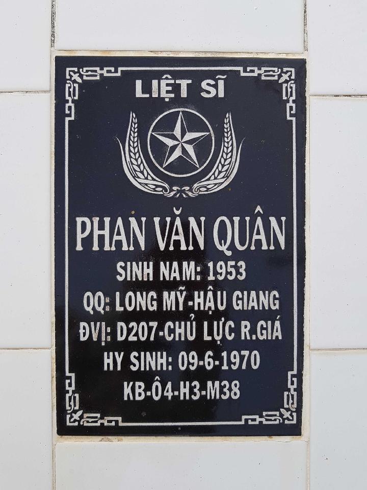 Ảnh mộ liệt sĩ Phan Văn Quân