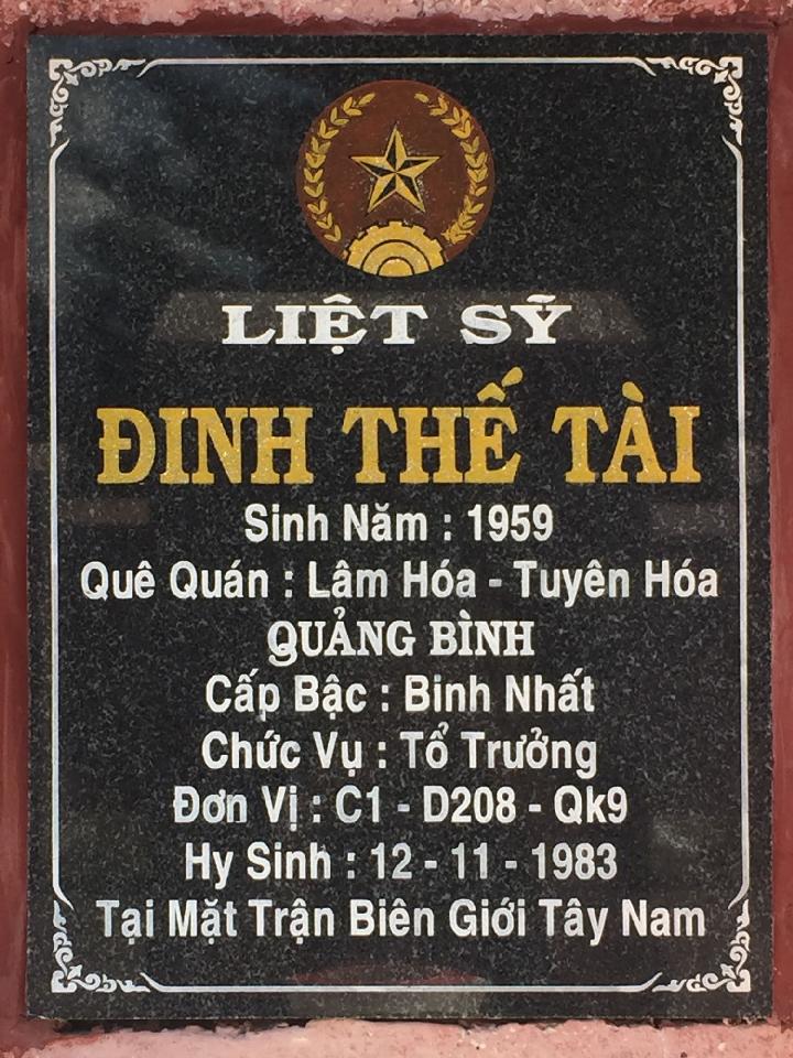 Ảnh mộ liệt sĩ Đinh Thế Tài